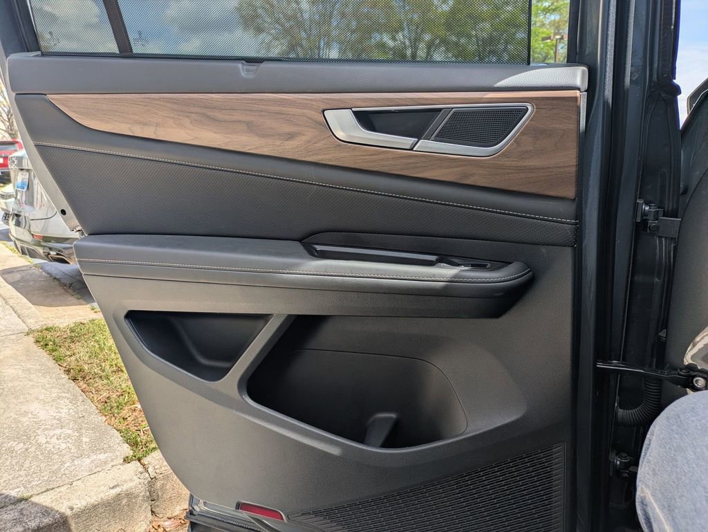 Used 2025 Volkswagen Atlas SE FWD image 25