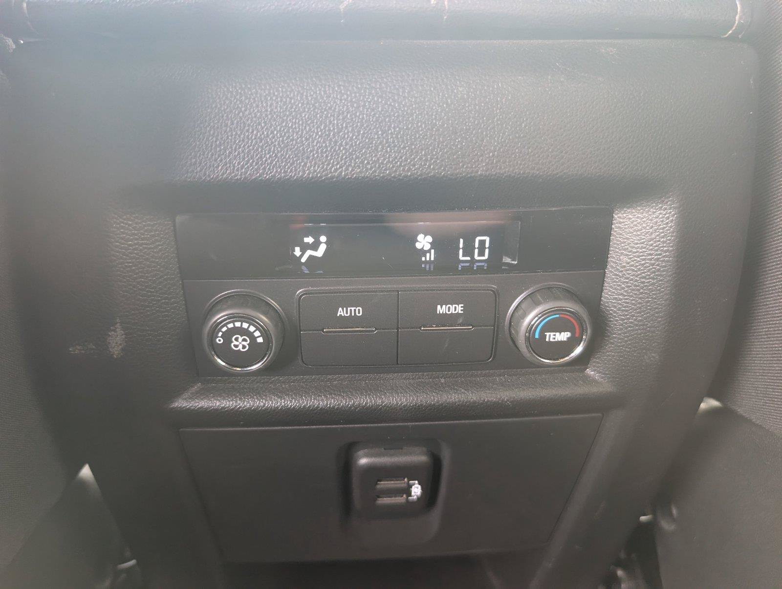 Certified 2023 Chevrolet Traverse LT FWD image 32