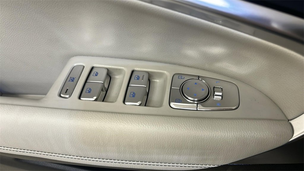 Used 2025 Genesis G70 2.5T image 22