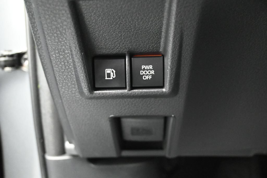 Used 2026 Toyota Sienna XLE FWD image 21
