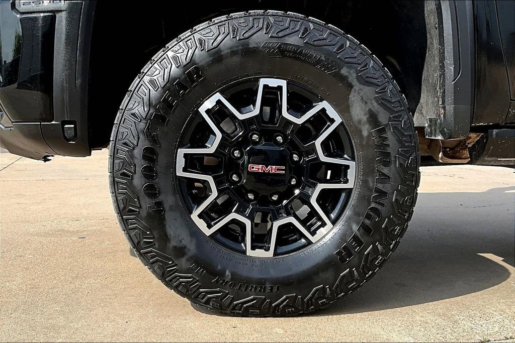 Used 2025 GMC Sierra 2500 AT4X image 11