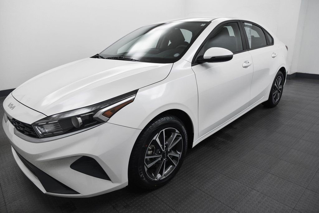 Used 2023 Kia Forte LXS w/ LXS Technology Package image 3