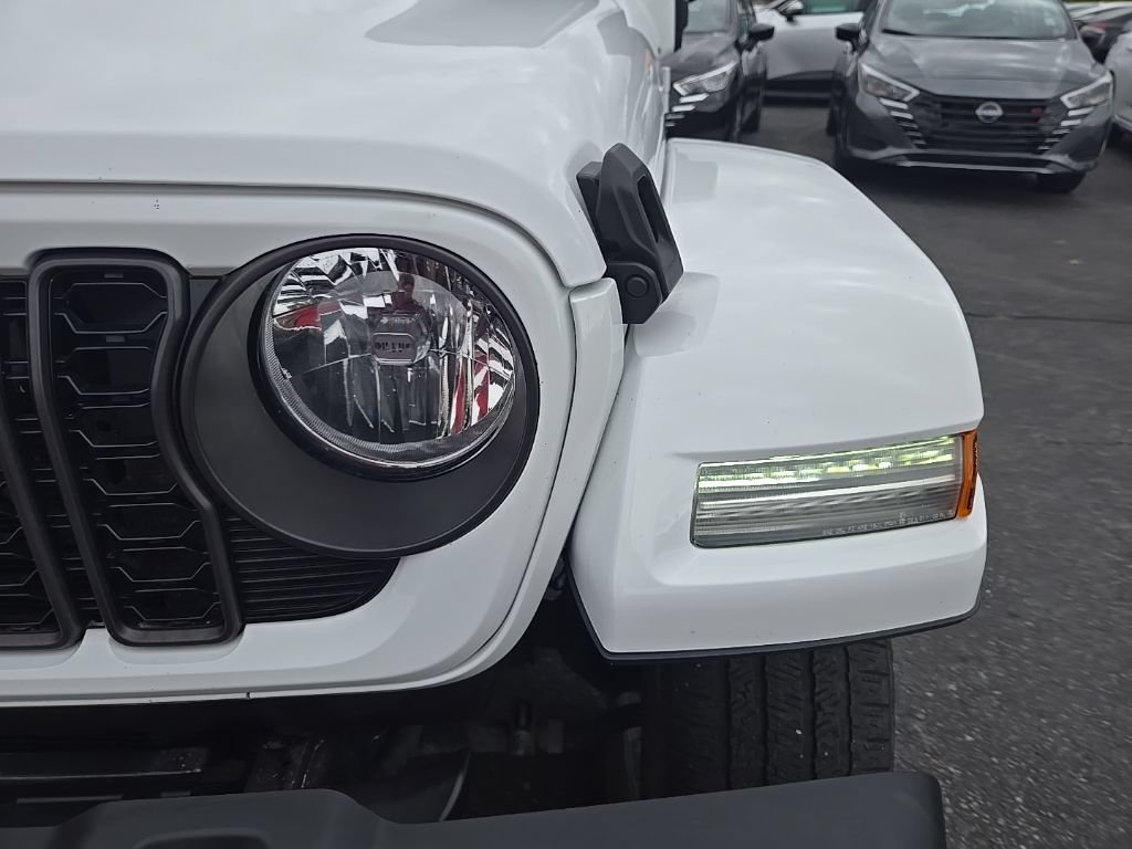 Used 2024 Jeep Wrangler Unlimited AWD/4WD image 32