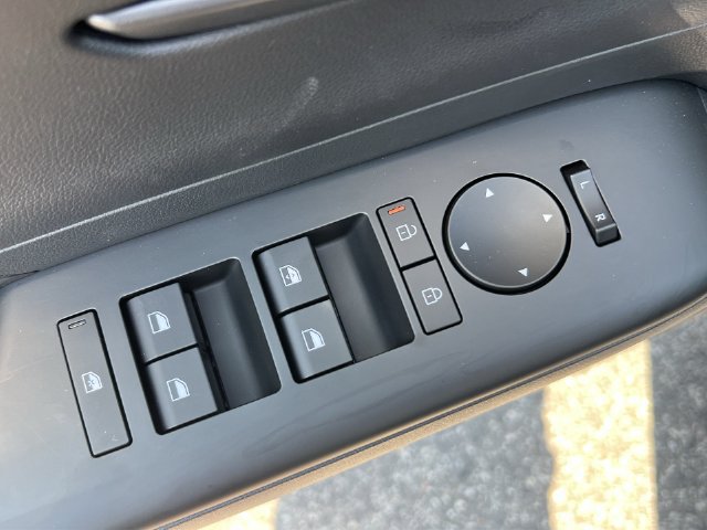 Used 2027 Hyundai Kona SE FWD image 29