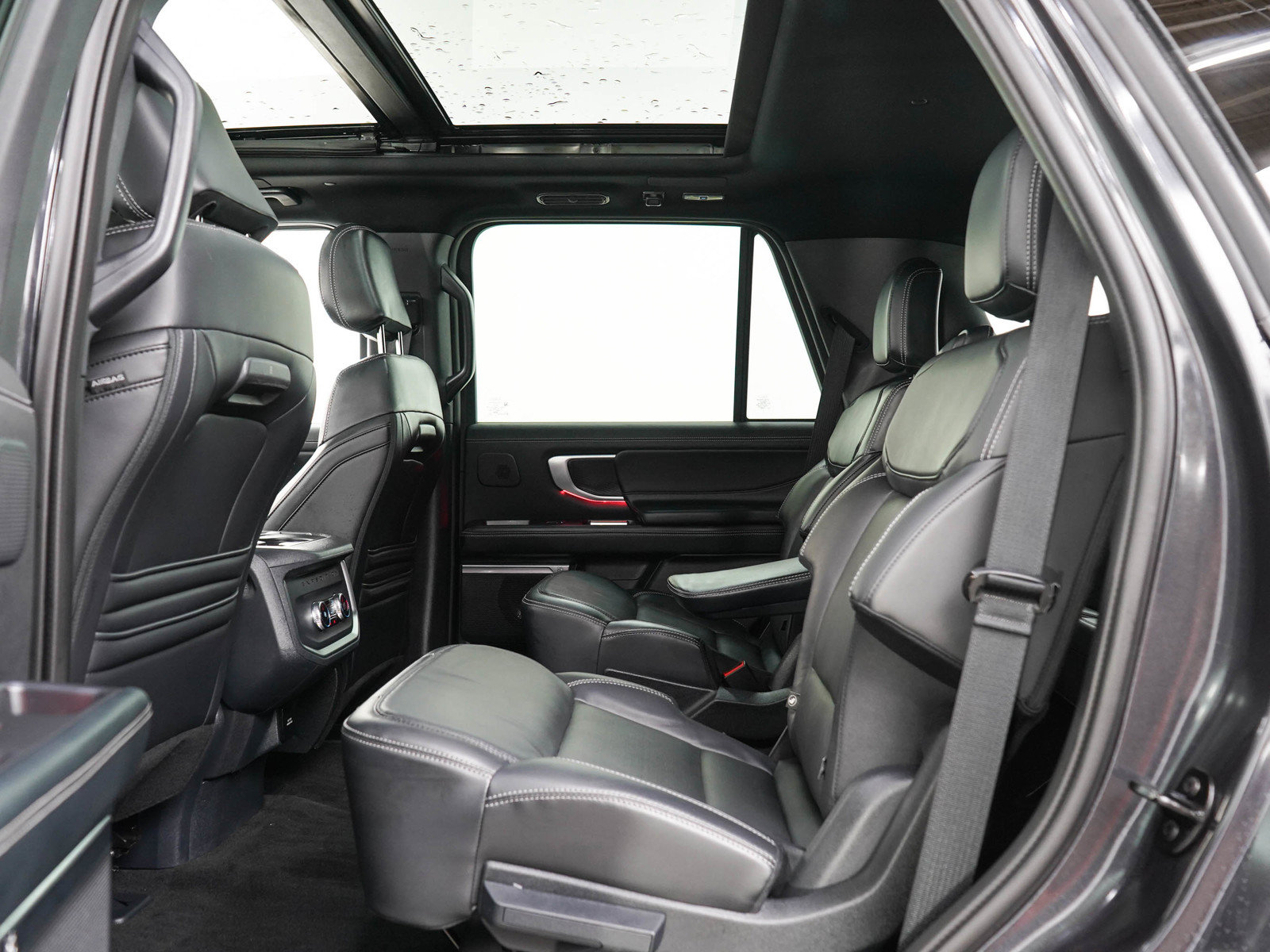 Used 2025 Ford Expedition Platinum w/ Stealth Performance Package AWD/4WD image 16
