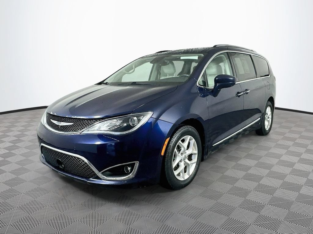 Used 2017 Chrysler Pacifica Touring-L Plus w/ Advanced Safetytec Group FWD image 4