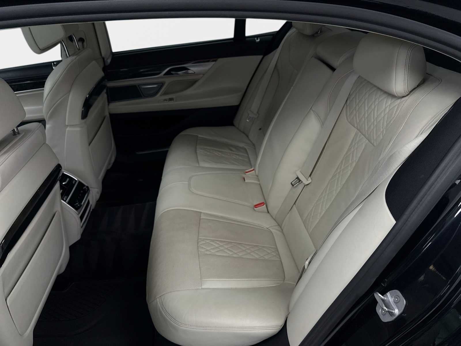 Used 2018 BMW 740i xDrive AWD/4WD image 25