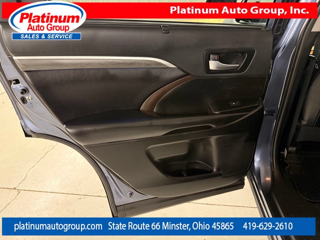 Used 2019 Toyota Highlander Limited Platinum AWD/4WD image 33