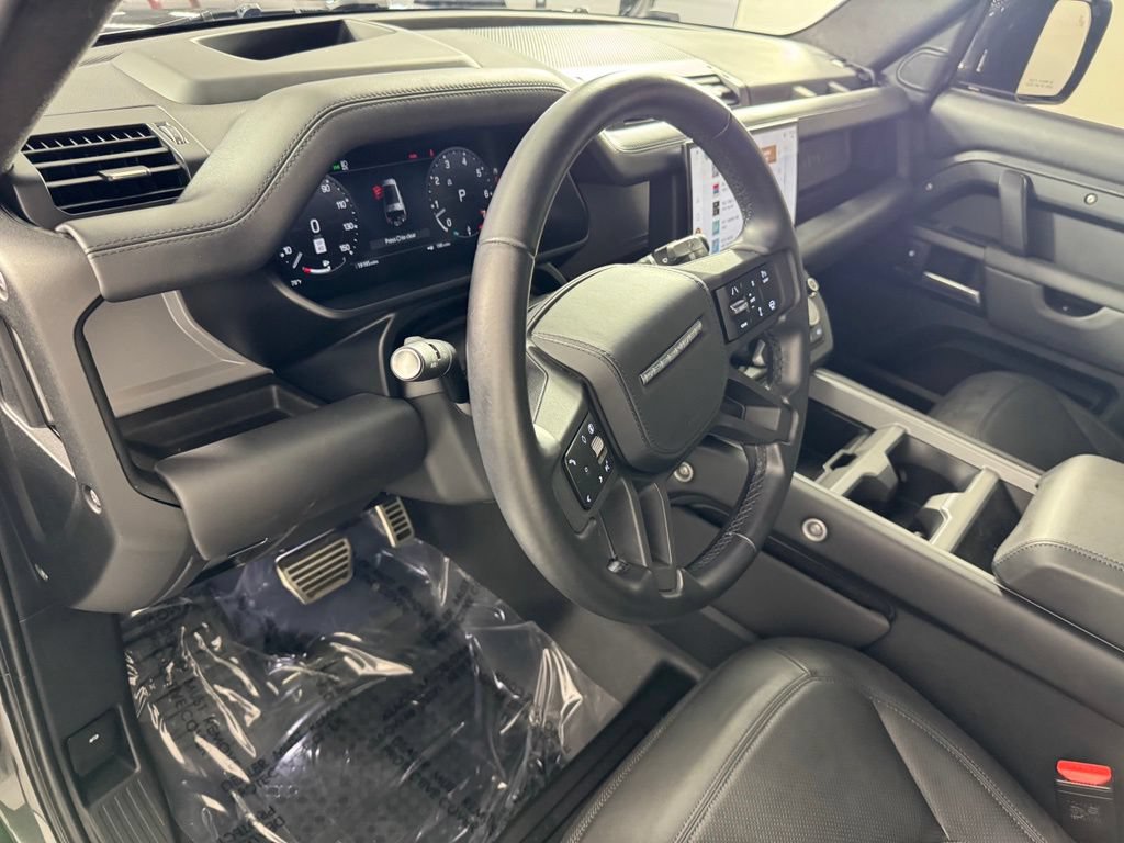 Used 2025 Land Rover Defender 130 V8 AWD/4WD image 12