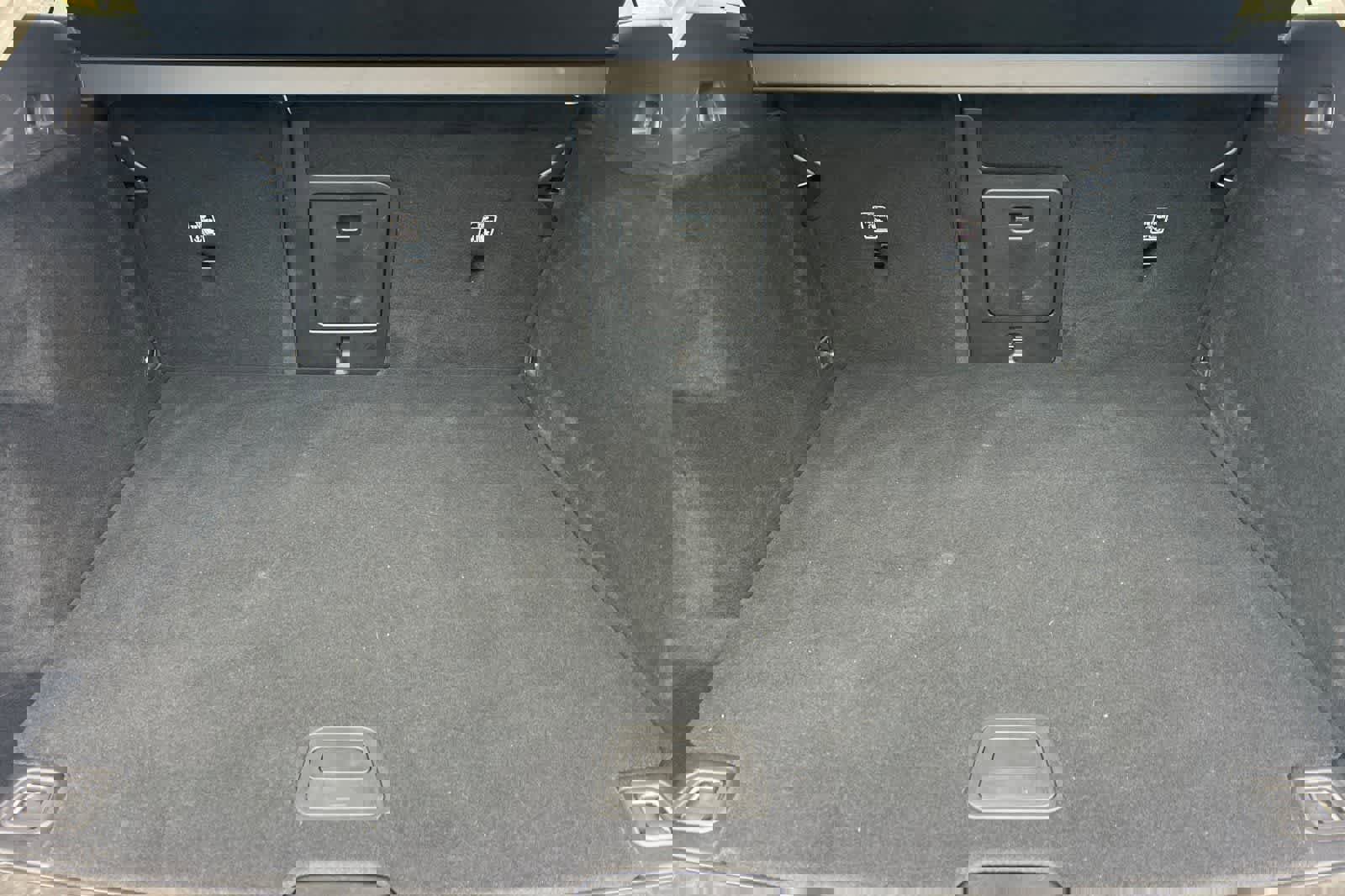 Used 2023 Volvo XC60 B5 Plus image 17