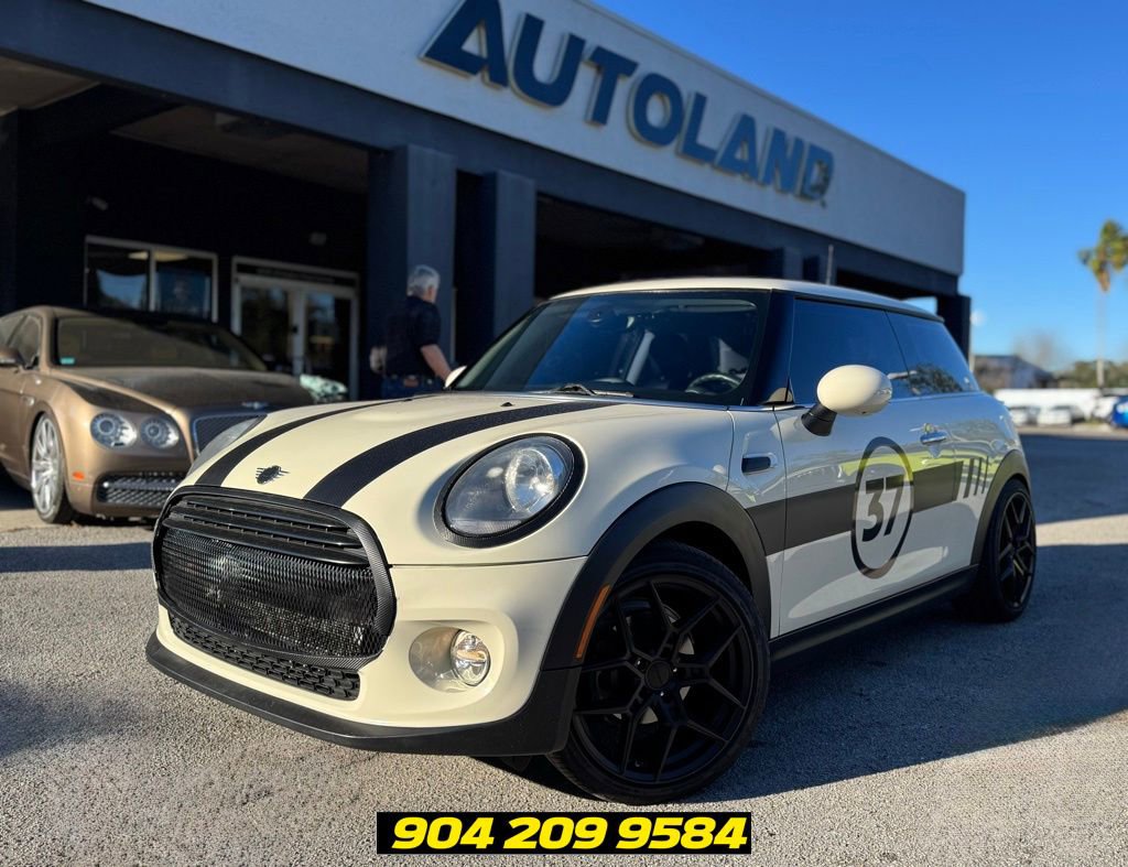 Used 2019 MINI Cooper 2-Door Hardtop w/ Signature Upholstery Package FWD image 1