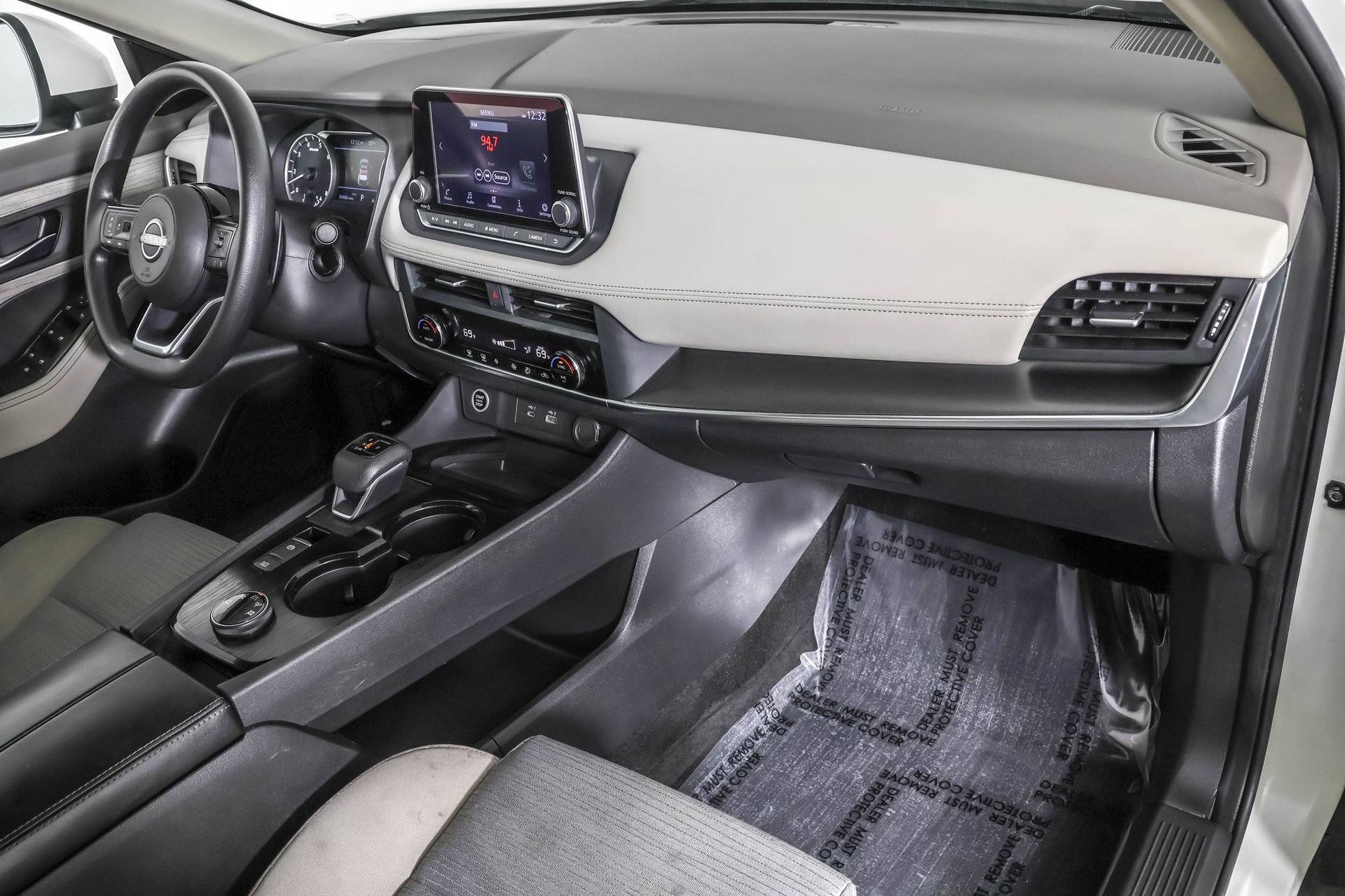 Used 2023 Nissan Rogue SV image 43