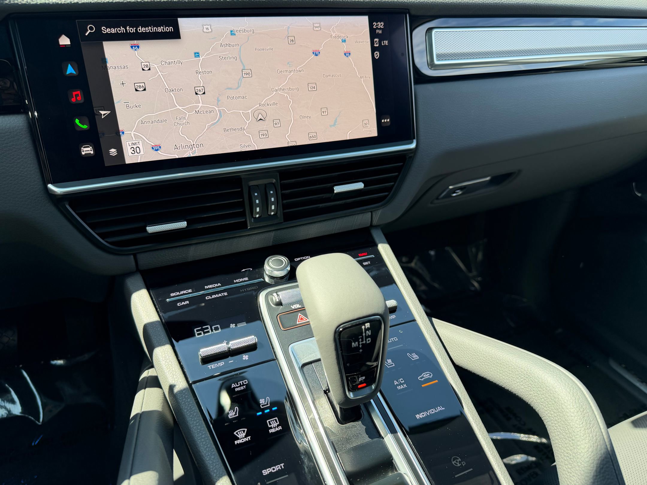 Certified 2023 Porsche Cayenne Platinum Edition image 28