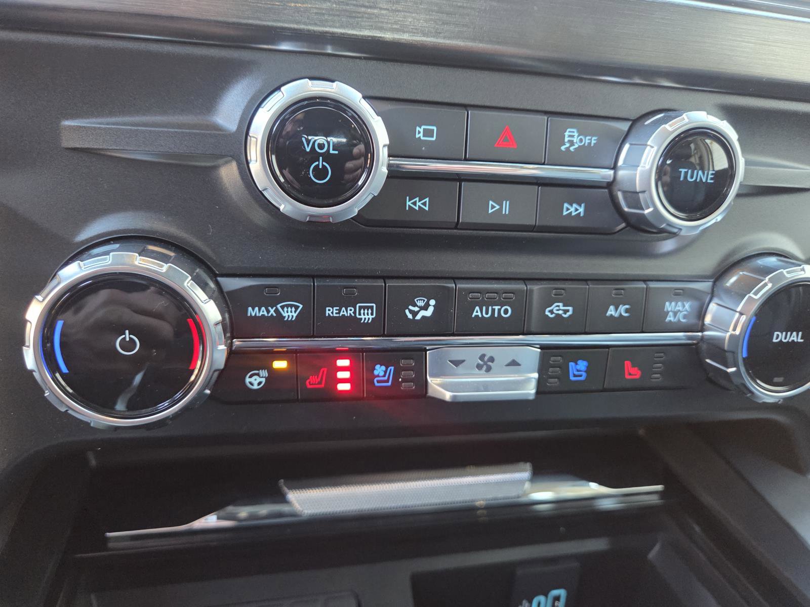 Used 2025 Ford F350 Lariat w/ Lariat Ultimate Package AWD/4WD image 20