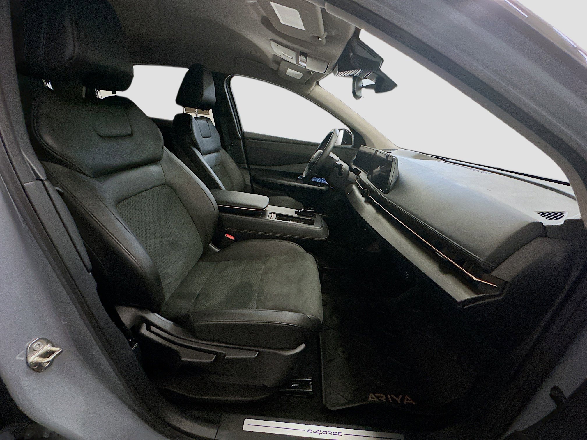 Used 2023 Nissan Ariya AWD image 32