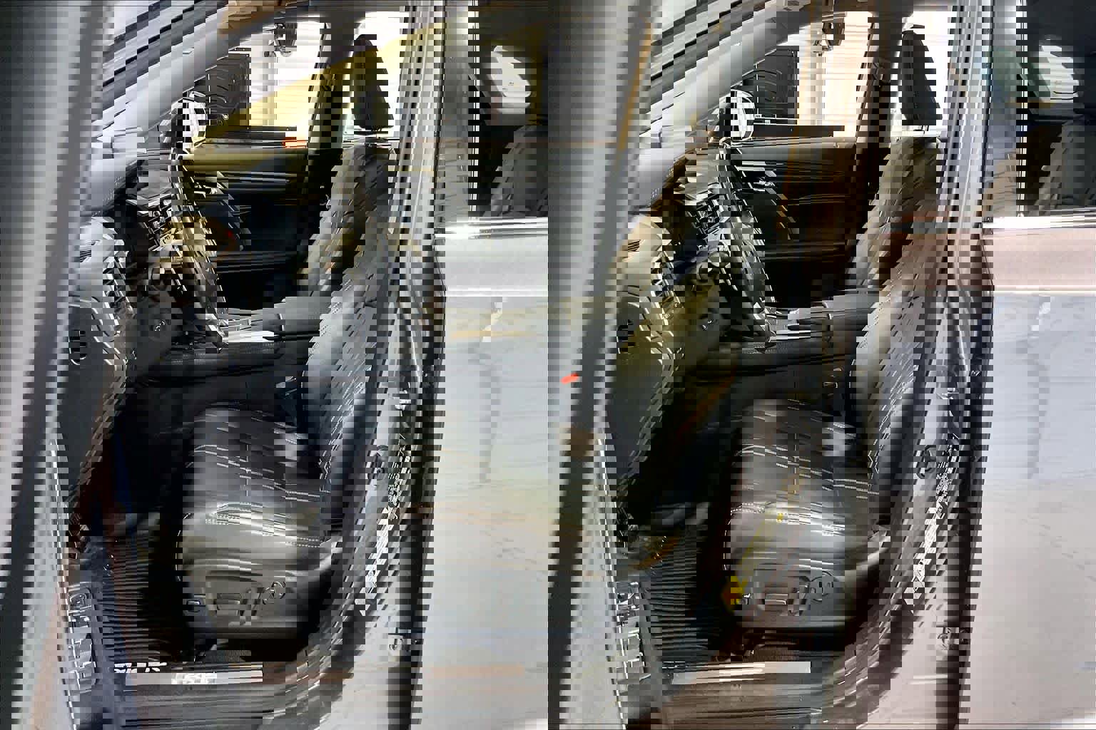 Used 2021 Lexus RX 450h AWD w/ Luxury Package image 26