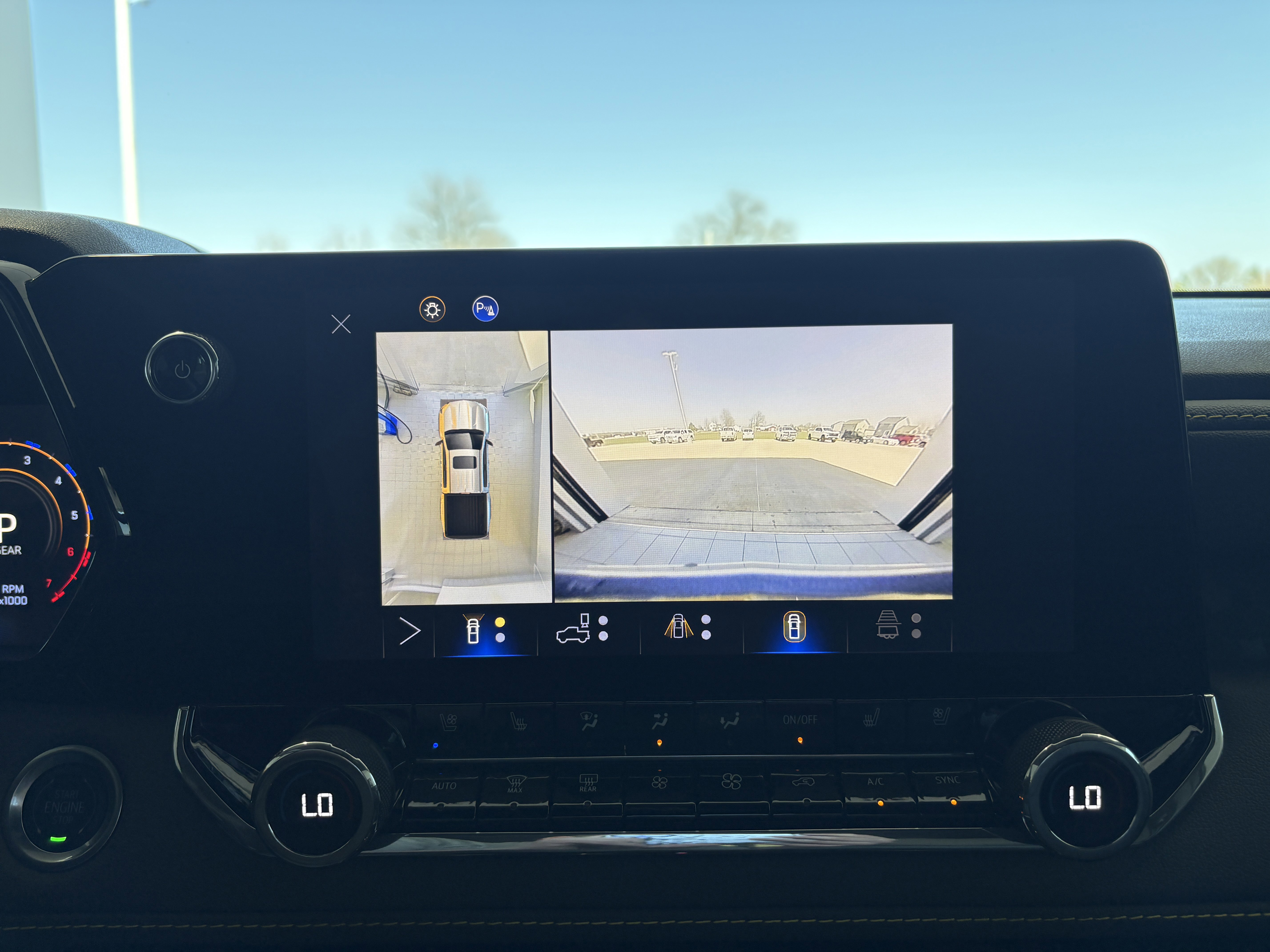 Used 2024 Chevrolet Colorado ZR2 w/ ZR2 Convenience Package III image 16