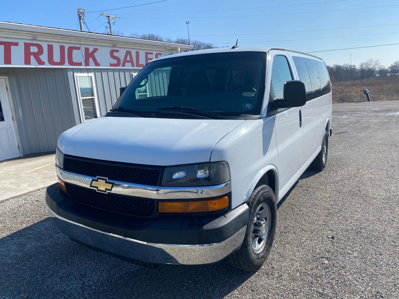 Used 2015 Chevrolet Express 3500 LT w/ LT Preferred Equipment Group RWD image 3