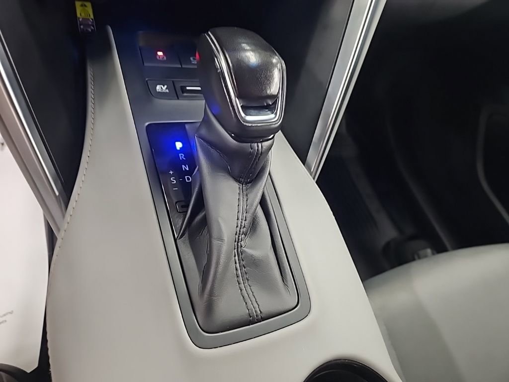 Used 2023 Toyota Venza LE image 23