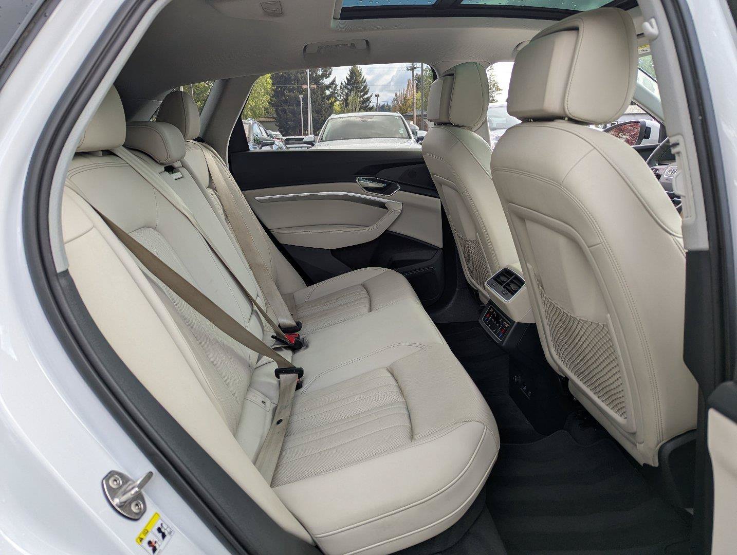 Used 2024 Audi Q8 e-tron Premium Plus w/ Premium Plus Package AWD/4WD image 37