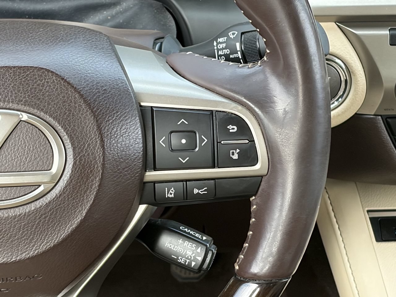 Used 2016 Lexus ES 350 w/ Luxury Package w/Wood Trim FWD image 21