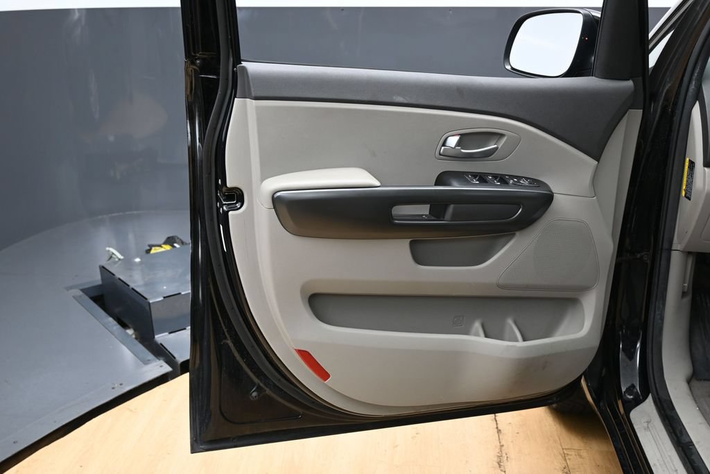 Used 2018 Kia Sedona L FWD image 35