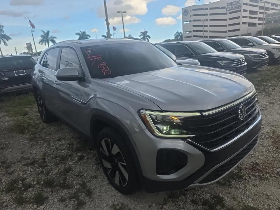 Certified 2024 Volkswagen Atlas Cross Sport SE FWD image 2