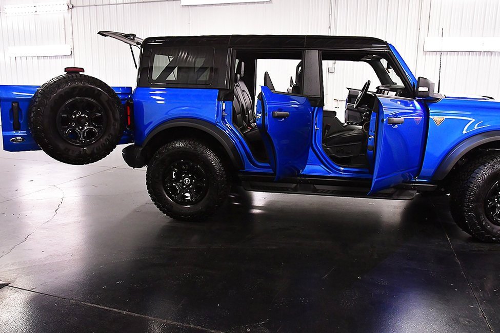 Used 2025 Ford Bronco Badlands image 32