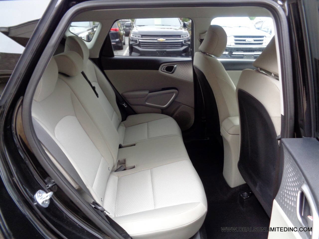 Used 2021 Kia Soul LX image 17