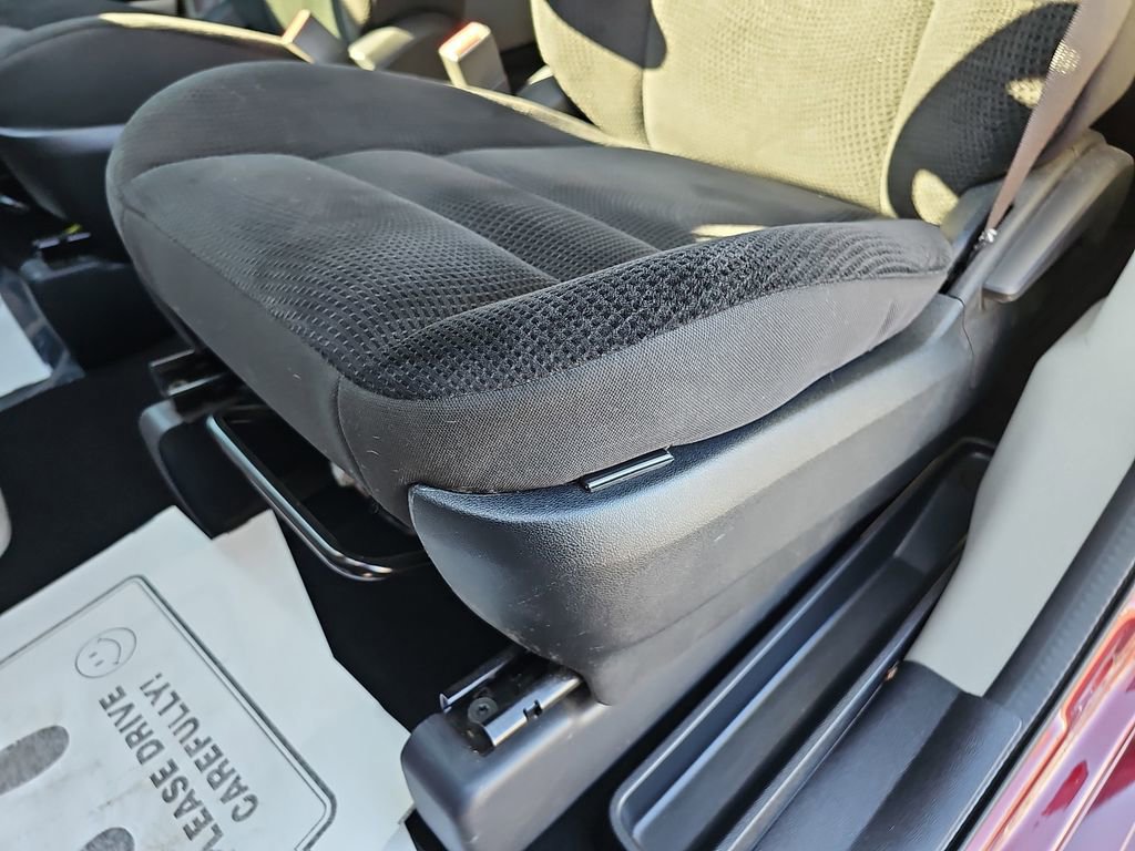 Used 2020 Dodge Grand Caravan SE w/ UConnect Hands-Free Group image 32