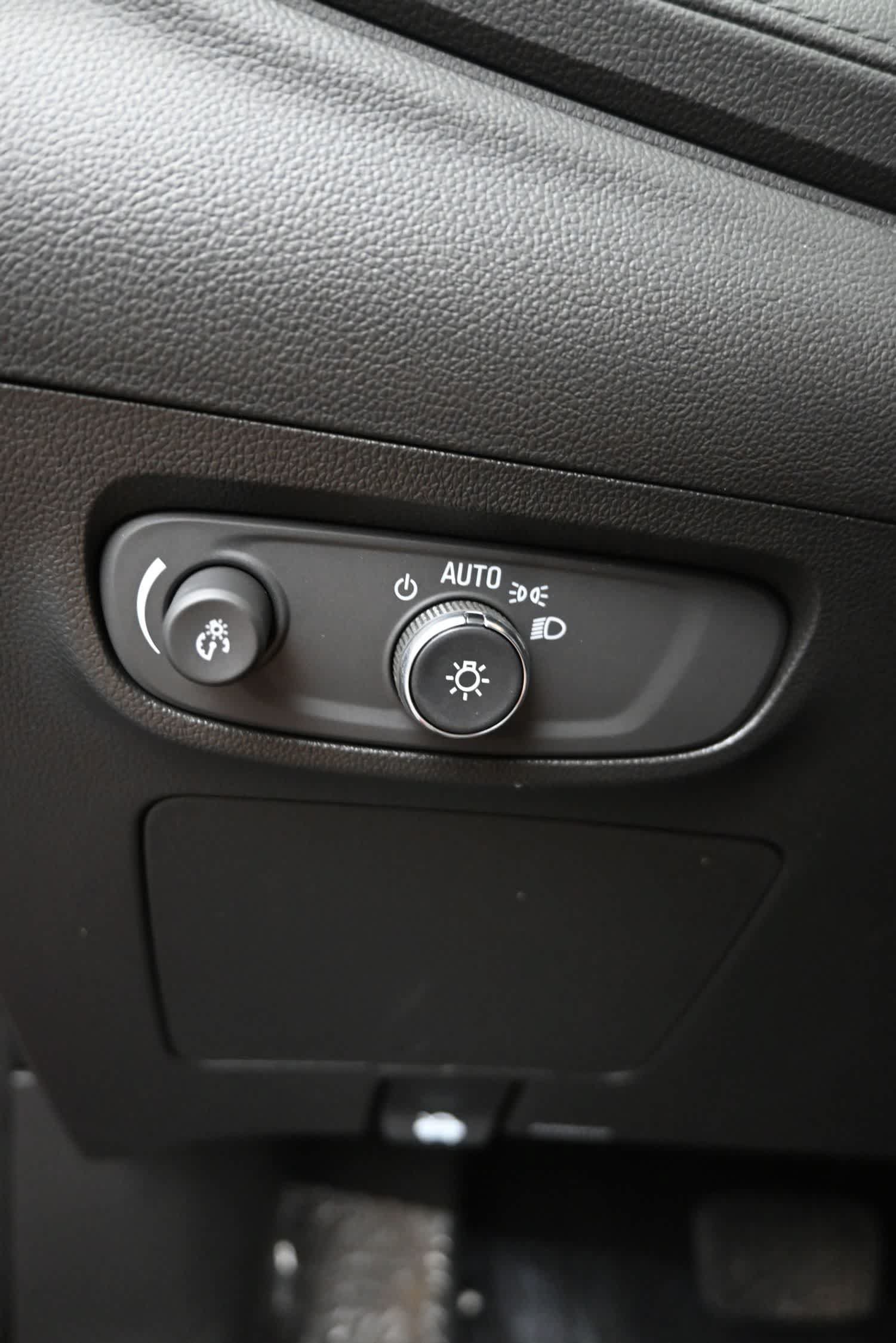 Used 2025 Buick Encore GX Sport Touring w/ Advanced Technology Package AWD/4WD image 27