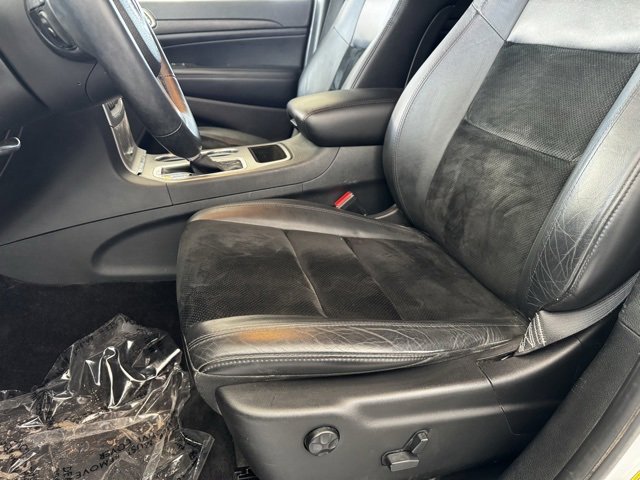 Used 2017 Jeep Grand Cherokee Altitude image 5