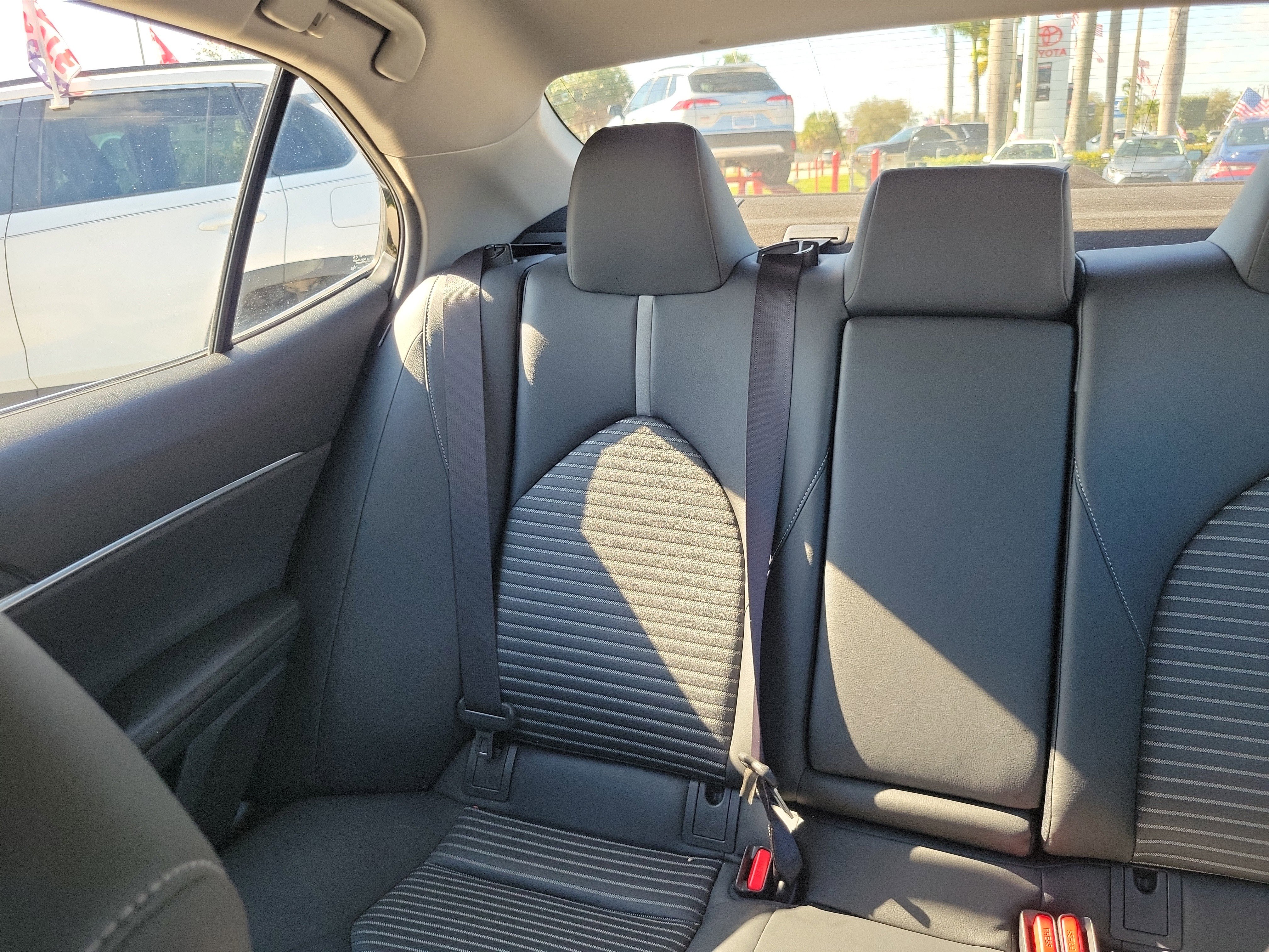 Used 2018 Toyota Camry SE image 20