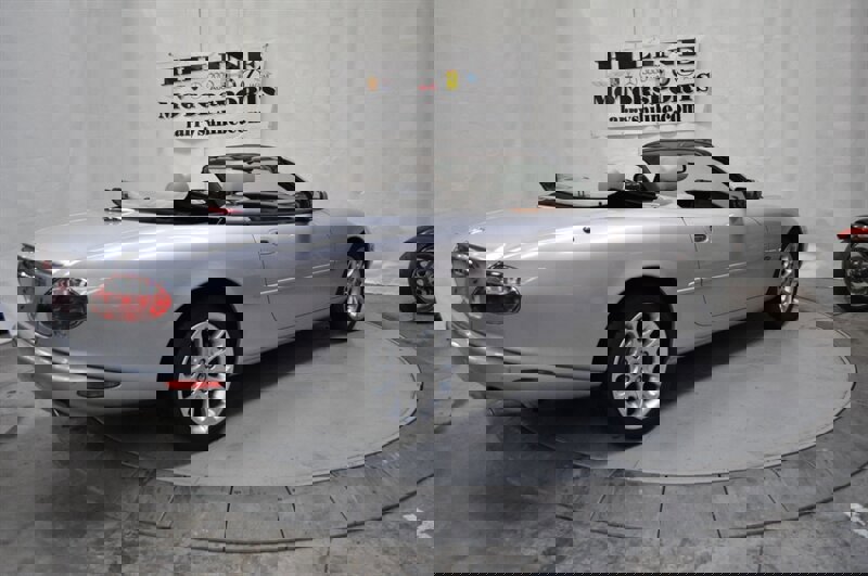 Used 2001 Jaguar XKR Convertible image 5