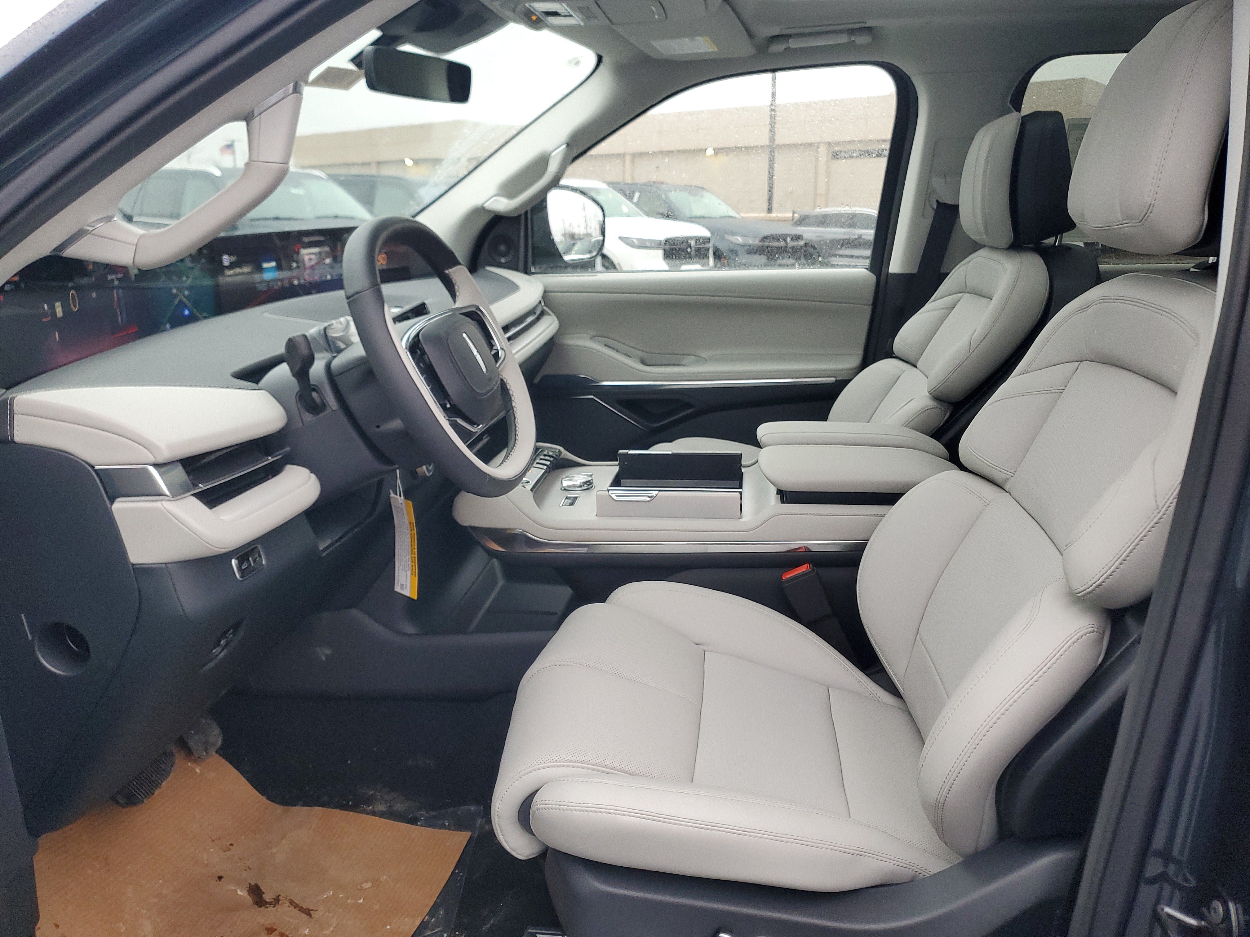 New 2026 Lincoln Navigator Reserve w/ Jet Appearance Package AWD/4WD image 12