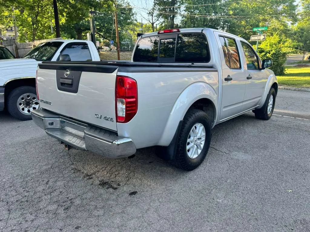 Used 2017 Nissan Frontier SV AWD/4WD image 5