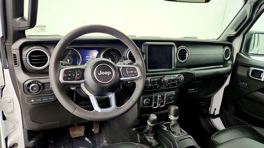 Used 2023 Jeep Wrangler Unlimited Sahara w/ Dual Top Group AWD/4WD image 11