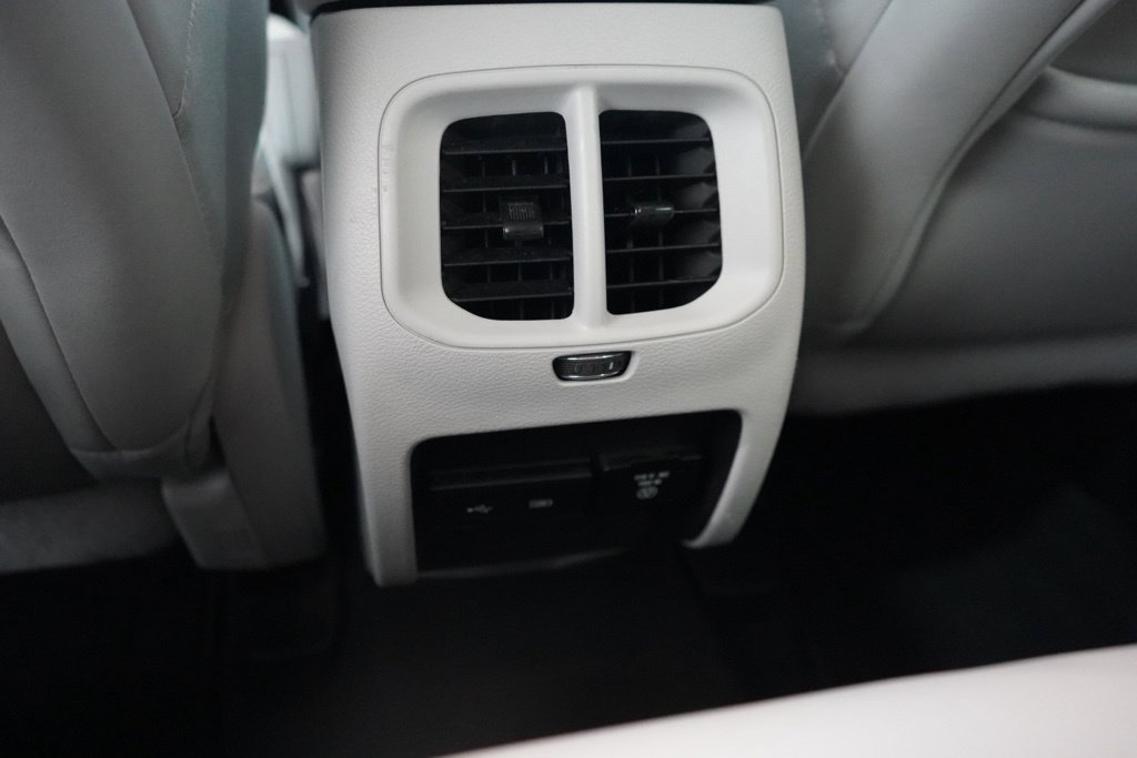 Used 2020 Jeep Cherokee Latitude Lux w/ Comfort/Convenience Group FWD image 33