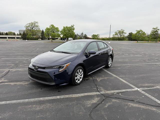 Used 2025 Toyota Corolla LE FWD image 2
