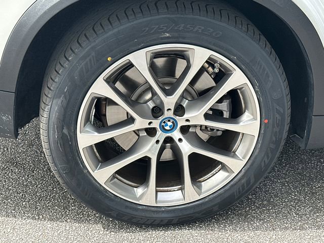 Used 2025 BMW X5 xDrive50e w/ Executive Package AWD/4WD image 34