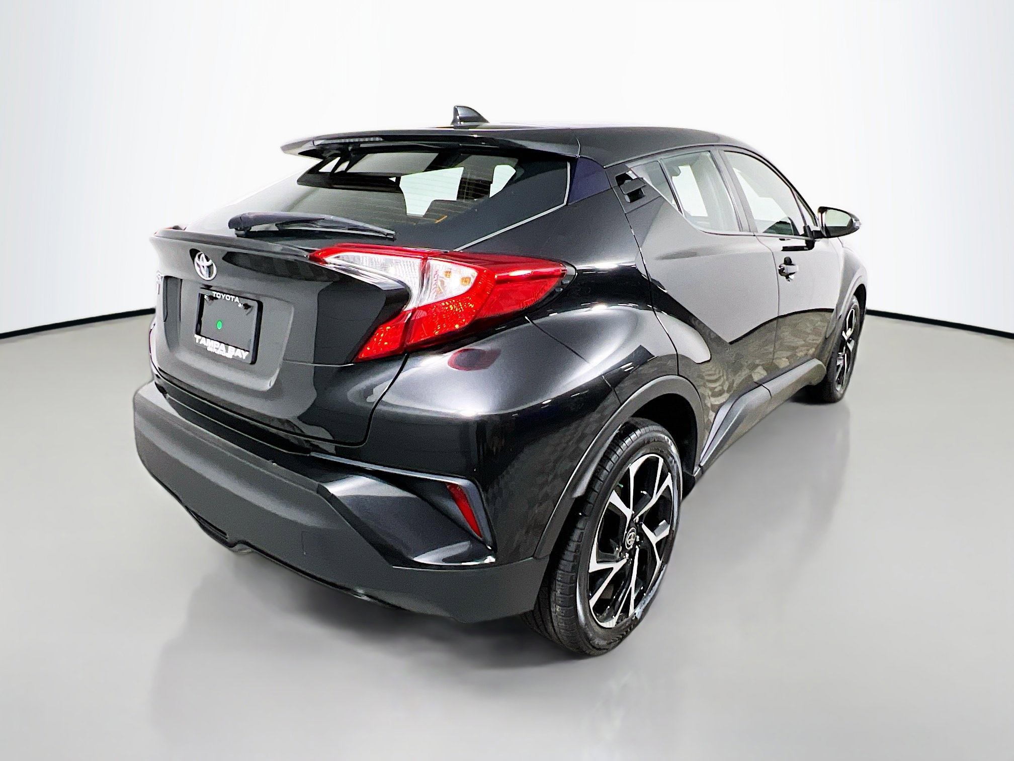 Used 2021 Toyota C-HR XLE image 4
