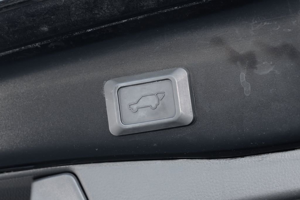 Used 2023 Toyota RAV4 XLE Premium AWD/4WD image 38