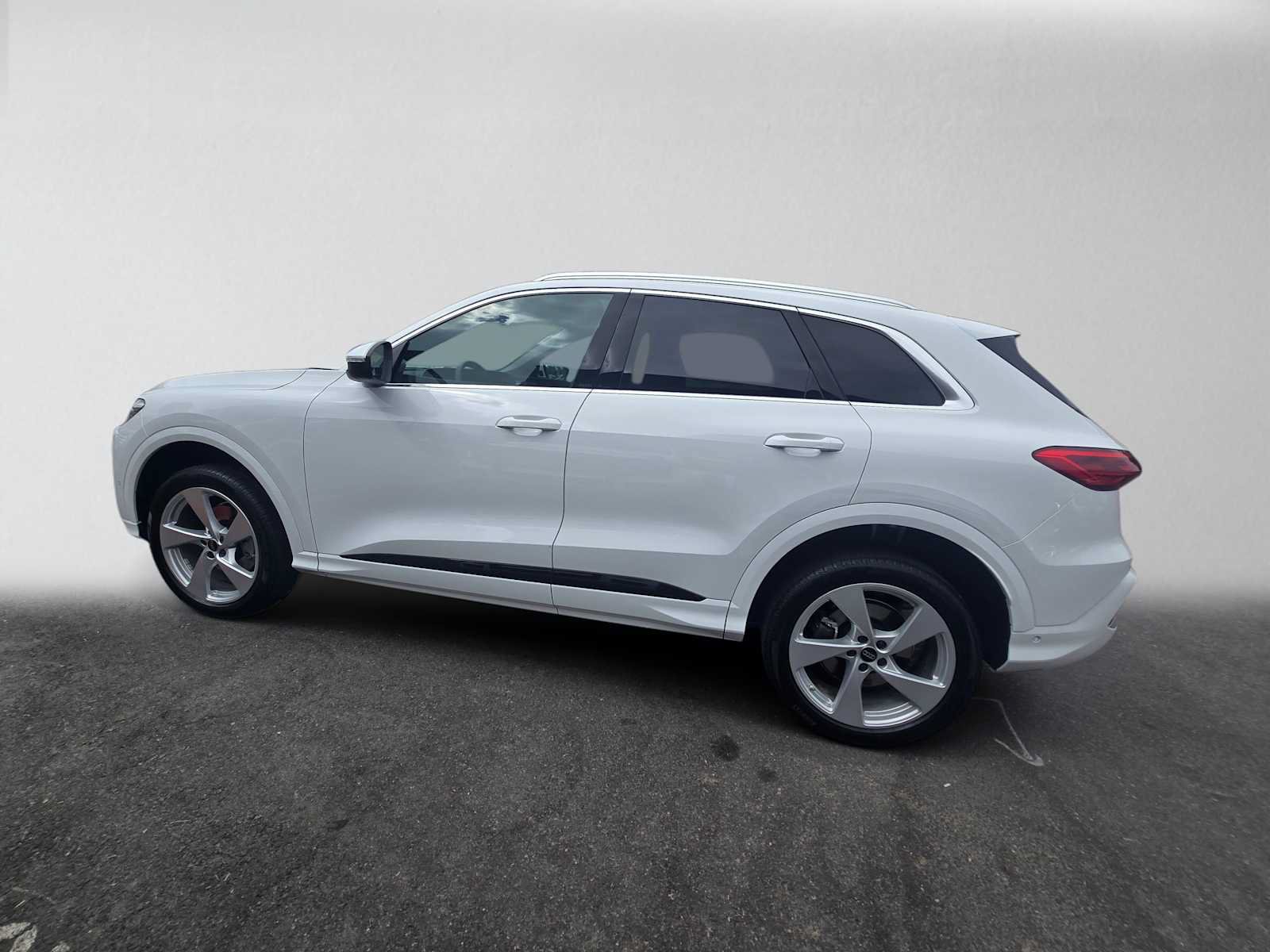 Used 2025 Audi Q5 Premium Plus w/ Premium Plus AWD/4WD image 6