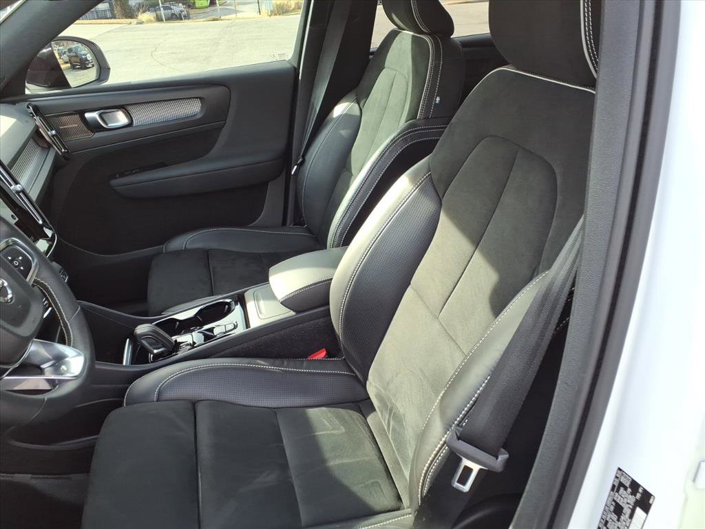 Used 2021 Volvo XC40 T5 R-Design w/ Climate Package image 19