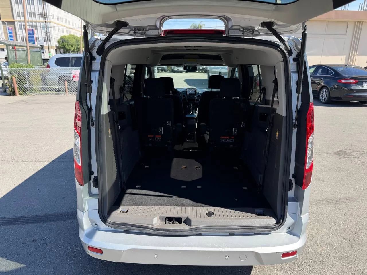 Used 2019 Ford Transit Connect XLT image 27