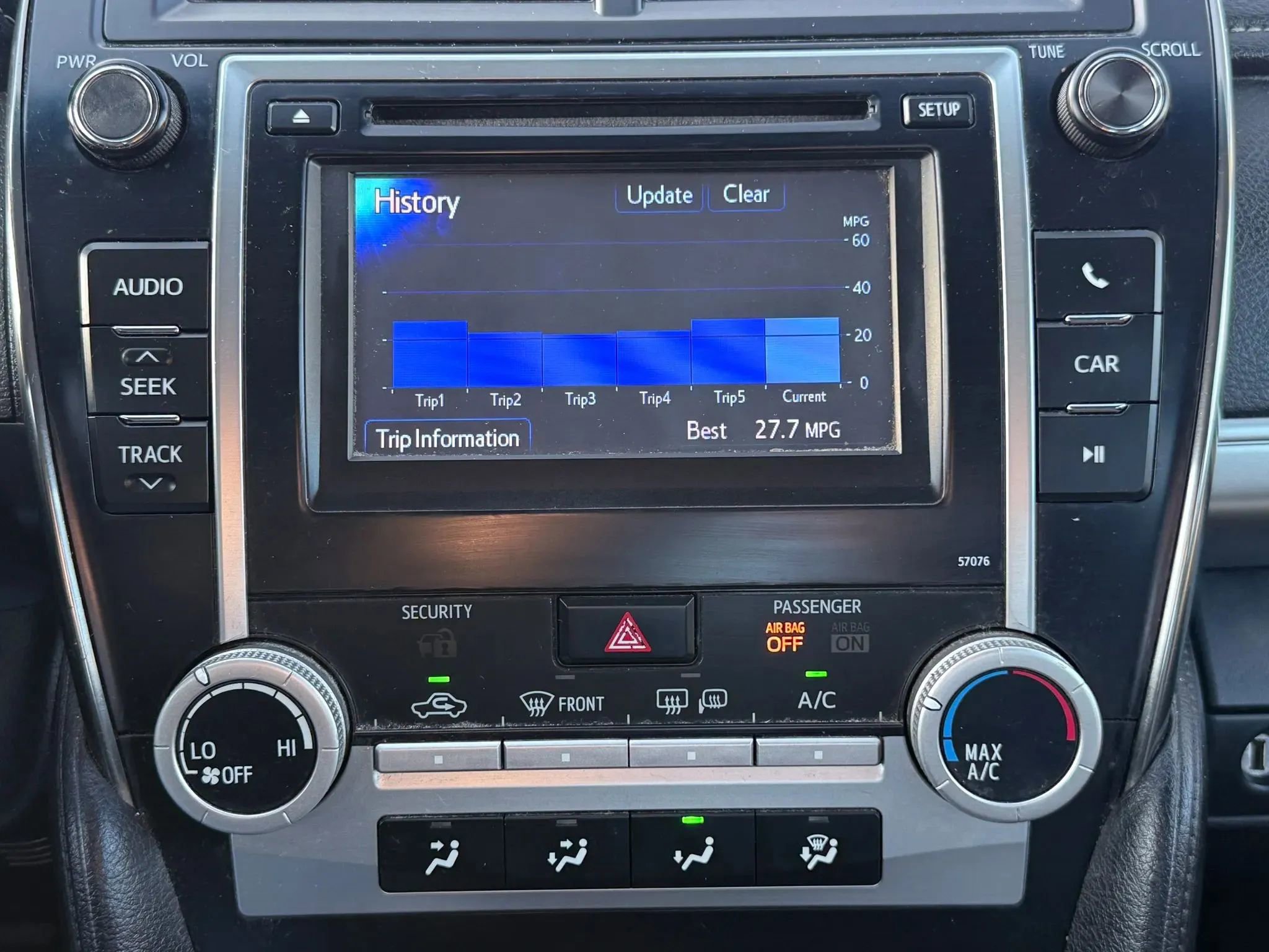 Used 2014 Toyota Camry SE FWD image 25