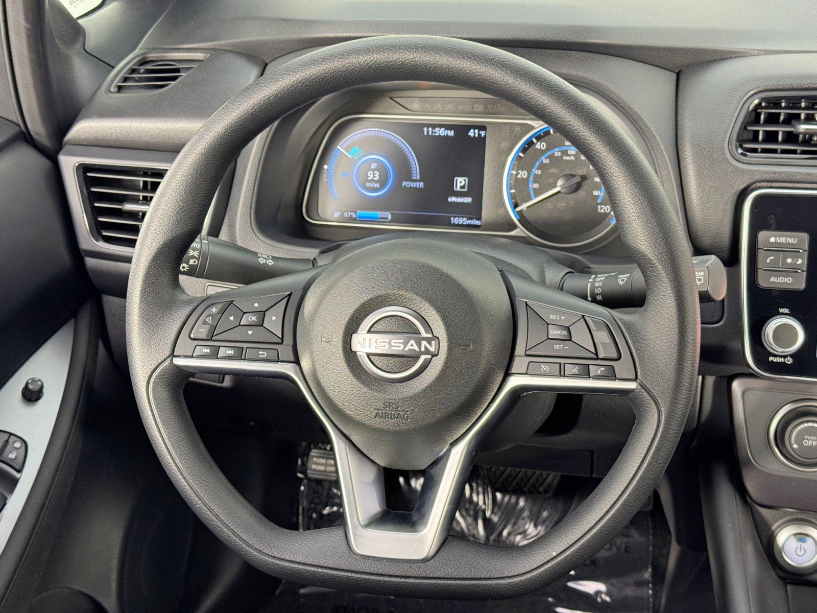 Used 2025 Nissan Leaf S image 18