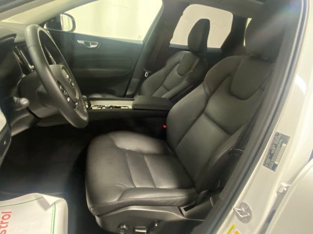 Certified 2025 Volvo XC60 B5 Plus AWD/4WD image 11