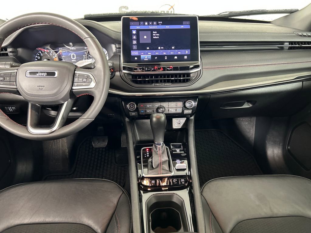 Used 2025 Jeep Compass Trailhawk AWD/4WD image 19
