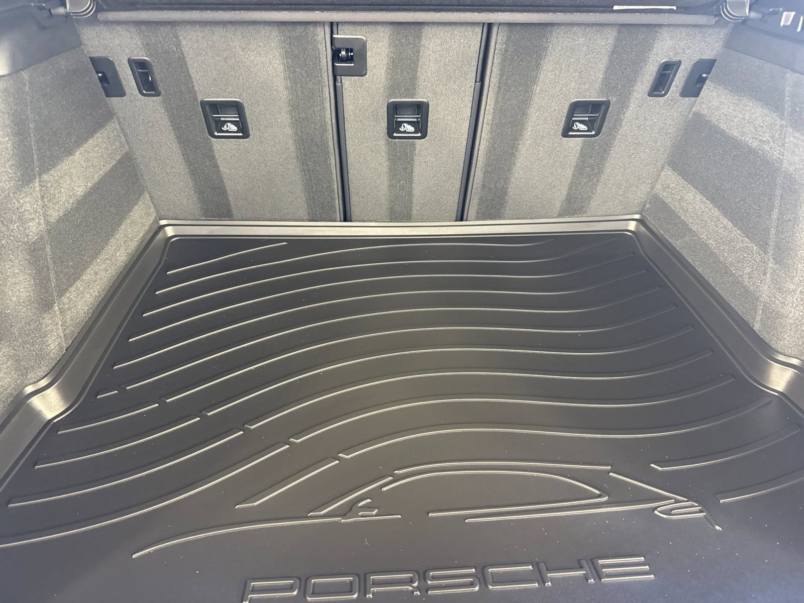 Certified 2025 Porsche Macan image 17